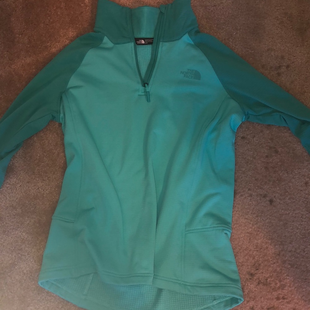 New Medium North Face Pullover